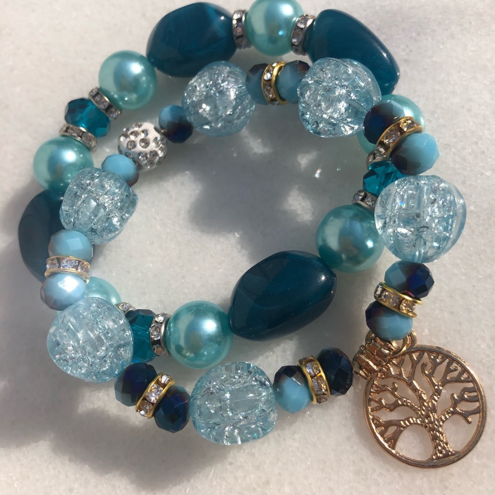 Beautiful lightweight blue beaded bracelets.  Fun and pretty bracelets. - Picture 4 of 9